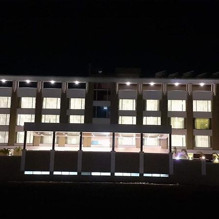 Tania President Inn Shirdi Exterior photo