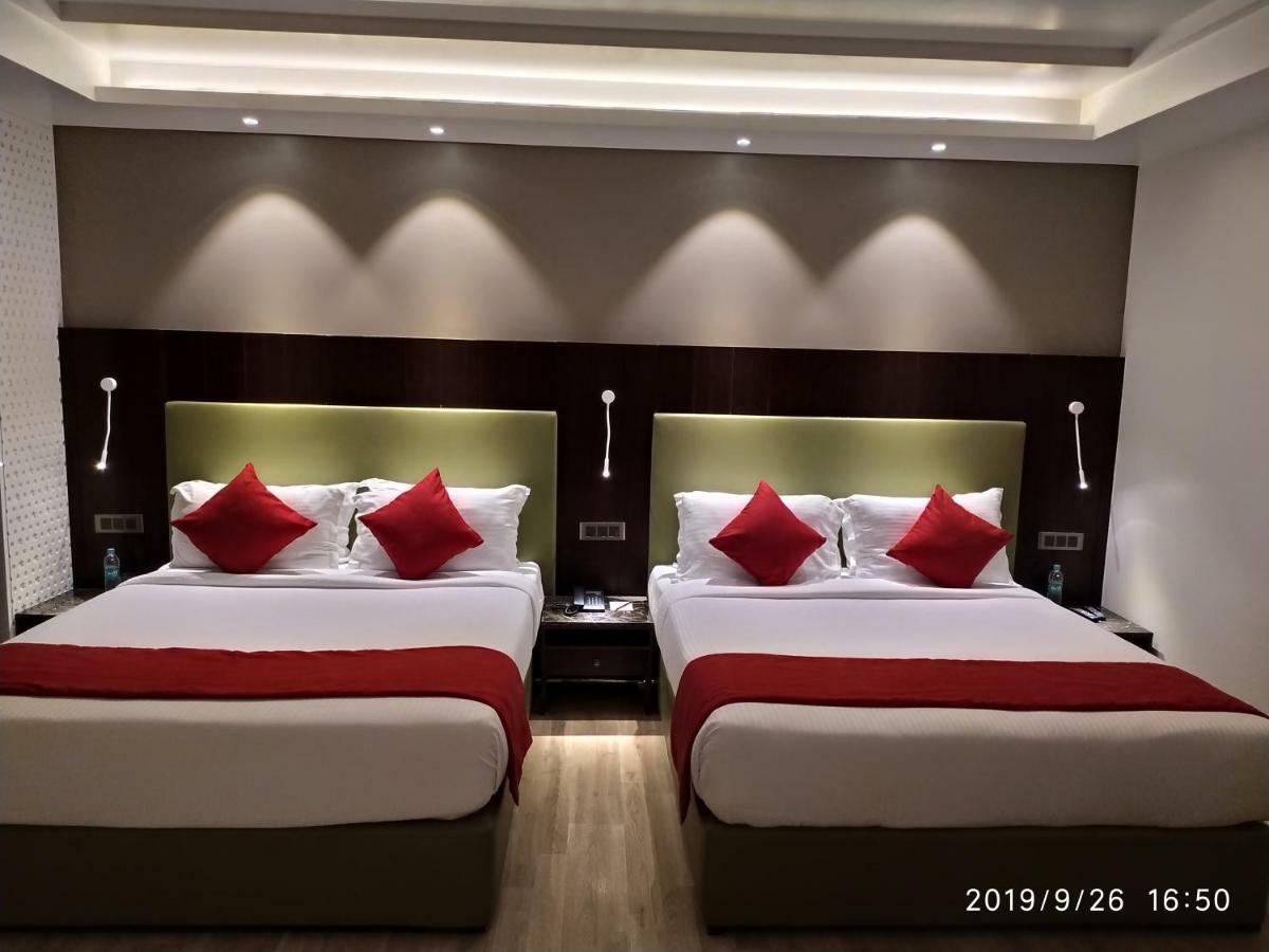 Tania President Inn Shirdi Exterior photo