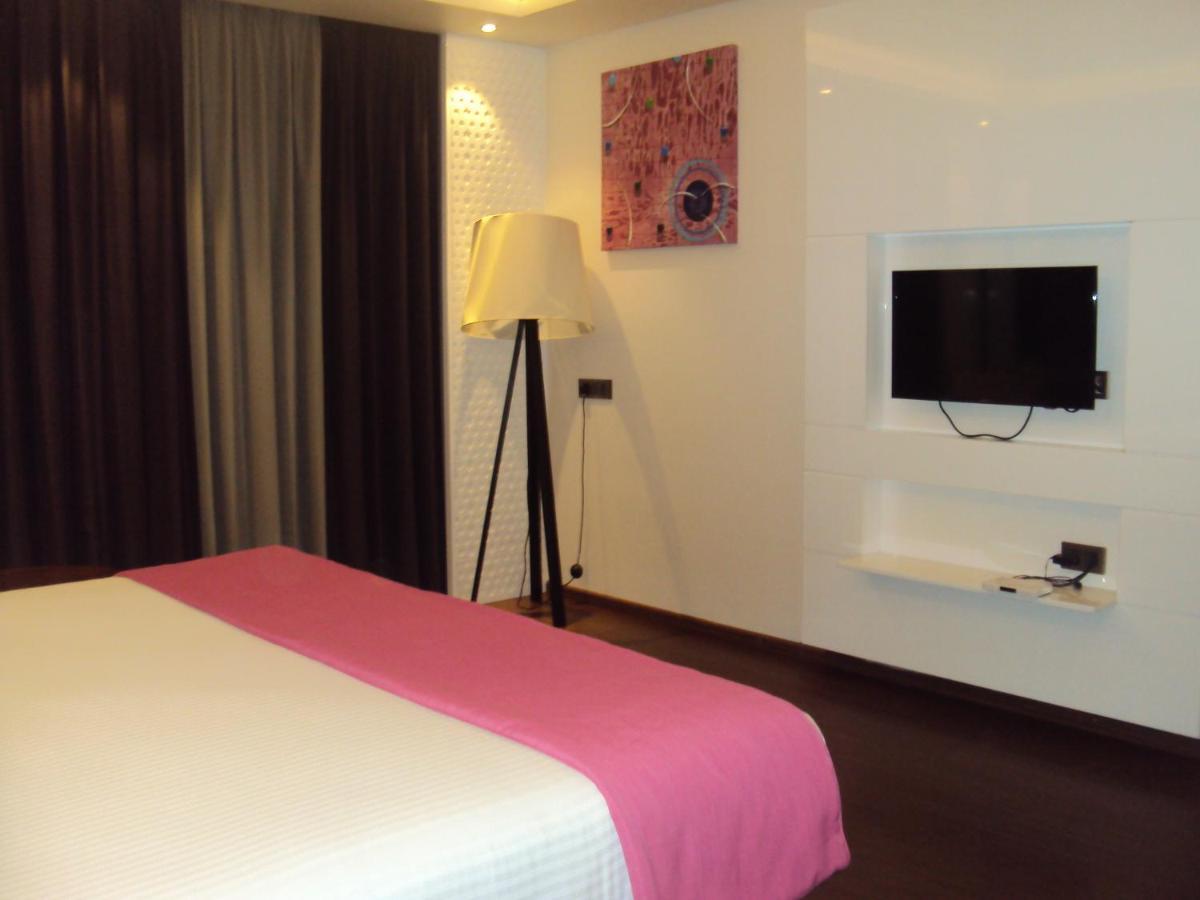 Tania President Inn Shirdi Exterior photo