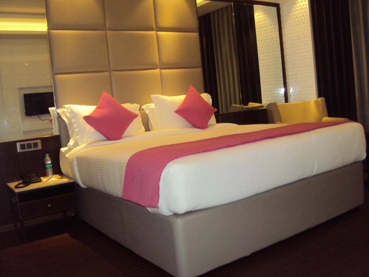 Tania President Inn Shirdi Exterior photo