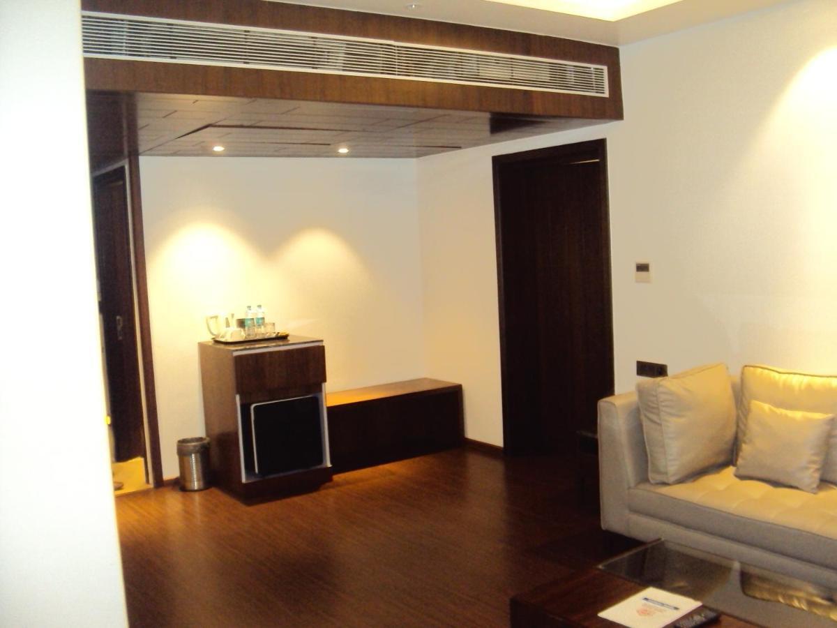 Tania President Inn Shirdi Exterior photo