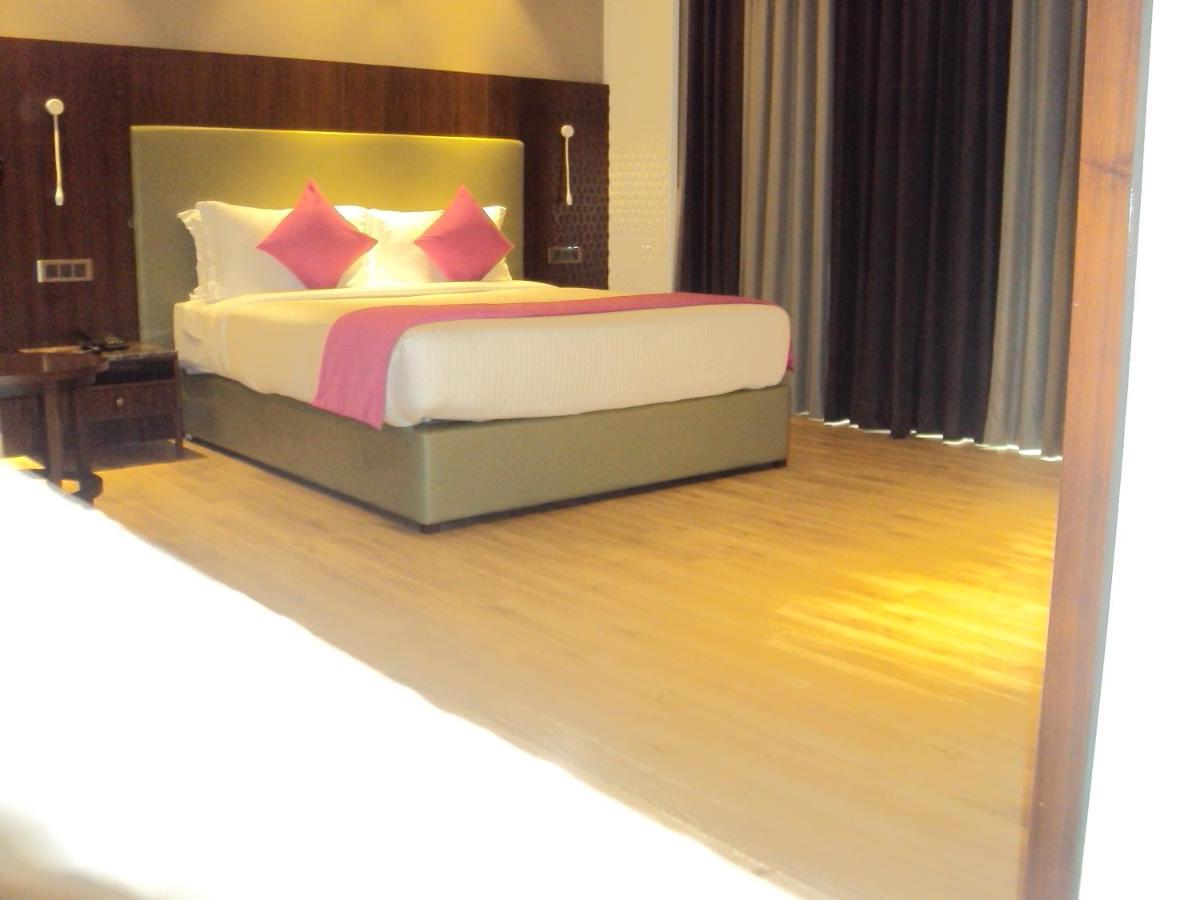 Tania President Inn Shirdi Exterior photo